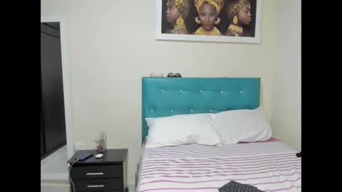 Snapshot of meganhotxx2 chatting on September 30, 2:38 am megan        online show from September 30, 2:38 am