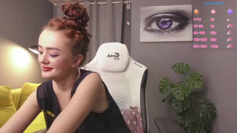 Snapshot of meganiex chatting on December 14, 5:07 am MeganieX online show from December 14, 5:07 am