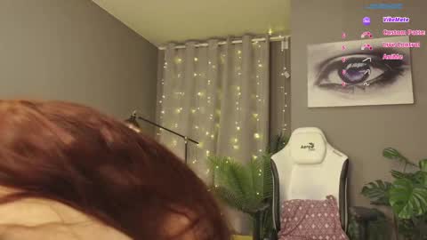 Snapshot of meganiex chatting on February 18, 9:21 am MeganieX online show from February 18, 9:21 am