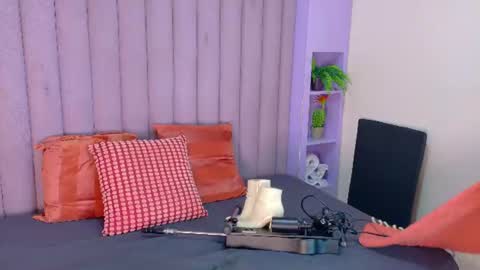 Snapshot of meganlovee__ chatting on June 15, 1:30 am MEGAN online show from June 15, 1:30 am