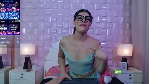 Snapshot of meganmistress_ chatting on January 2, 6:12 pm MeganM online show from January 2, 6:12 pm