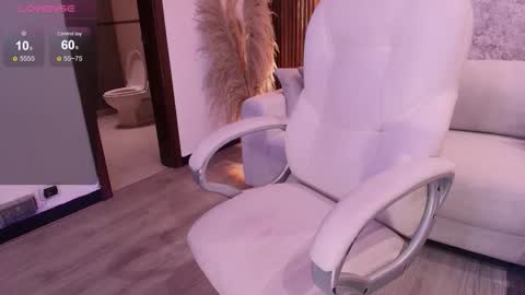 Megan  online show from November 4, 8:30 pm