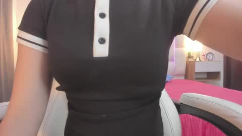 Snapshot of meganqueen2 chatting on May 2, 12:43 pm Megan Queen online show from May 2, 12:43 pm