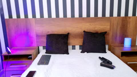 Snapshot of meganreed_ chatting on September 18, 10:06 am Megan  online show from September 18, 10:06 am