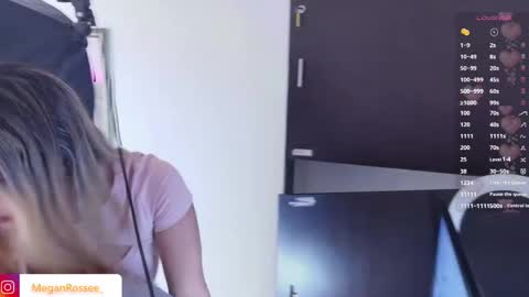 Snapshot of meganrosse__ chatting on May 9, 11:59 am Megan online show from May 9, 11:59 am