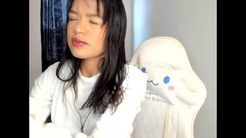 Snapshot of meganthompsonn chatting on June 19, 12:20 pm Megan online show from June 19, 12:20 pm