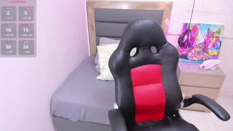 M E G A N  online show from November 6, 3:07 am