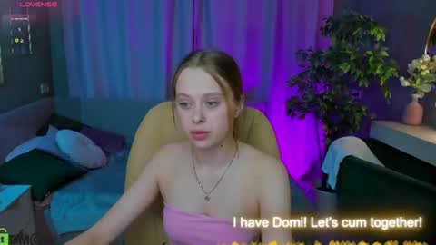 Snapshot of megg_ryan chatting on June 28, 5:19 pm megg_ryan online show from June 28, 5:19 pm