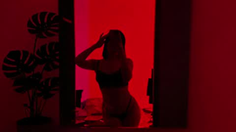Snapshot of meggan_foxxy chatting on June 7, 1:32 am meggan_foxxy online show from June 7, 1:32 am