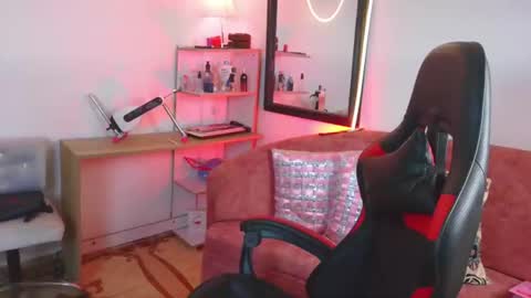Snapshot of meggan_greey chatting on July 12, 11:18 pm Your best slave online show from July 12, 11:18 pm