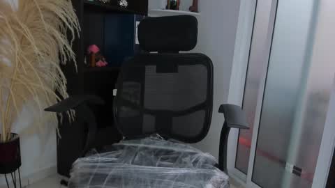 Snapshot of meghan_falcon chatting on December 4, 3:32 pm Meghan  online show from December 4, 3:32 pm