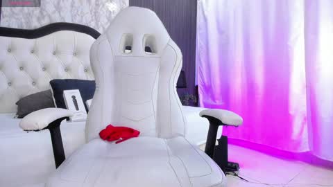 Snapshot of meghan_falcon chatting on December 21, 12:49 pm Meghan  online show from December 21, 12:49 pm