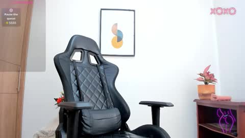 Snapshot of meghan_falcon chatting on October 15, 1:33 pm Meghan  online show from October 15, 1:33 pm