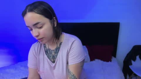 Snapshot of meily_oficial chatting on May 11, 11:13 pm IG soymeily oficial online show from May 11, 11:13 pm