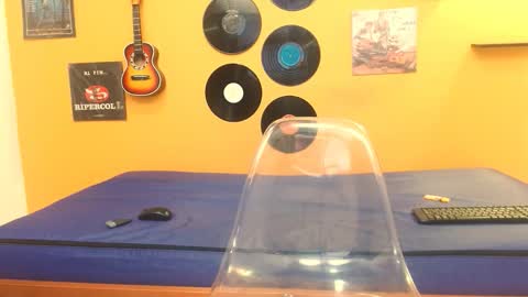 Snapshot of meisevil77 chatting on September 22, 2:24 am MEIS online show from September 22, 2:24 am