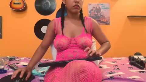 Snapshot of meisevil77 chatting on November 2, 2:03 am MEIS online show from November 2, 2:03 am