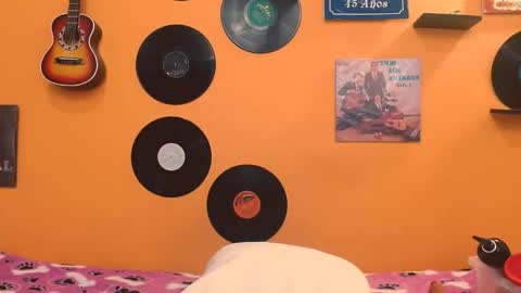 Snapshot of meisevil77 chatting on December 5, 2:09 am MEIS online show from December 5, 2:09 am