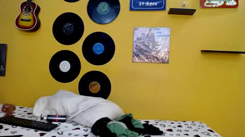 Snapshot of meisevil77 chatting on May 5, 2:41 am MEIS online show from May 5, 2:41 am