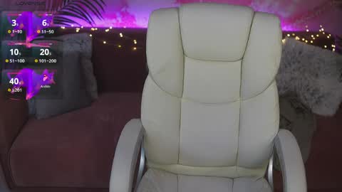 JESSIE online show from April 9, 5:51 pm