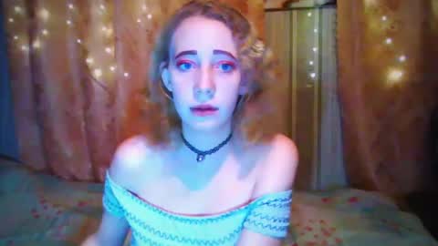 Snapshot of mel_mellie chatting on December 8, 5:11 pm Mel Mellie online show from December 8, 5:11 pm