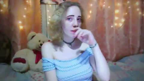 Snapshot of mel_mellie chatting on December 27, 8:28 pm Mel Mellie online show from December 27, 8:28 pm