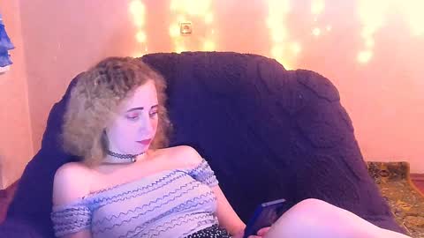 Snapshot of mel_mellie chatting on January 21, 12:15 am Mel Mellie online show from January 21, 12:15 am