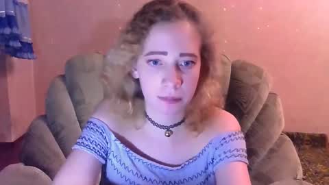 Snapshot of mel_mellie chatting on February 5, 2:08 am Mel Mellie online show from February 5, 2:08 am