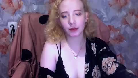 Snapshot of mel_mellie chatting on December 4, 8:50 pm Mel Mellie online show from December 4, 8:50 pm