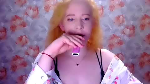 Snapshot of mel_mellie chatting on April 27, 12:08 am Mel Mellie online show from April 27, 12:08 am