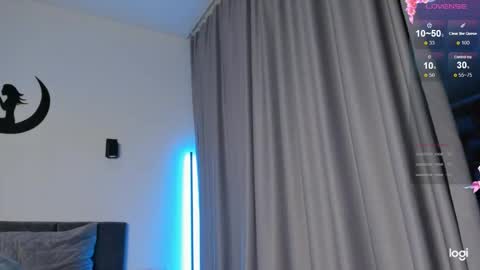 Snapshot of mela911carrera chatting on March 11, 12:44 am  Start every day 2000 - 700 online show from March 11, 12:44 am