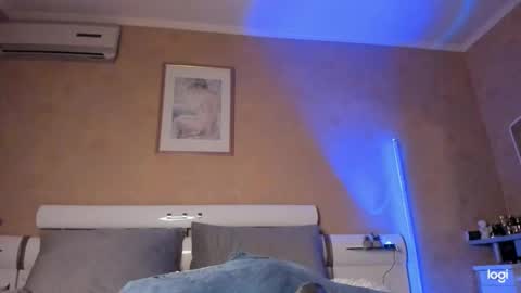 Snapshot of mela911carrera chatting on September 24, 11:30 pm  Start every day 2000 - 700 online show from September 24, 11:30 pm
