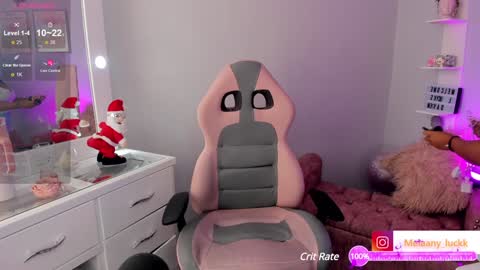 Melaany  online show from December 13, 7:10 pm