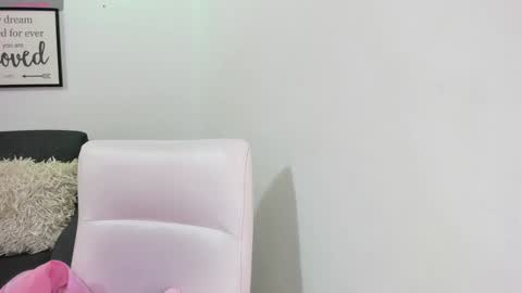 Snapshot of melan_owen chatting on January 11, 10:51 am melan_owen online show from January 11, 10:51 am