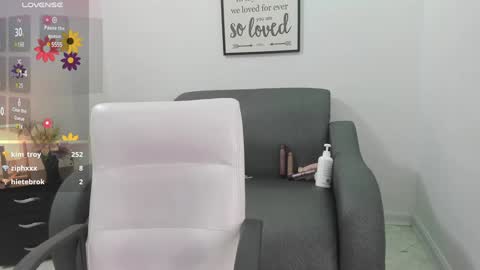 Snapshot of melan_owen chatting on January 29, 8:04 pm melan_owen online show from January 29, 8:04 pm