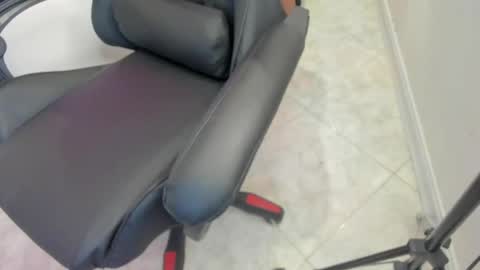 melan_owen online show from May 8, 11:04 am