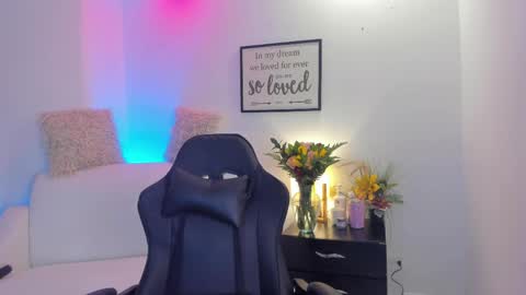 melan_owen online show from June 8, 11:10 am