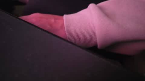 Snapshot of melandubai chatting on June 21, 2:52 pm MelanDubai online show from June 21, 2:52 pm