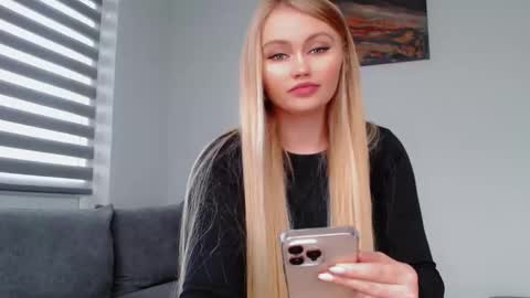 Melania online show from November 14, 10:58 am