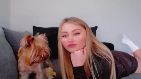 Melania online show from November 19, 12:27 pm