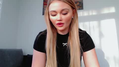 Melania online show from February 3, 12:21 pm