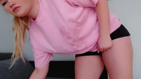 Melania online show from April 10, 11:48 am