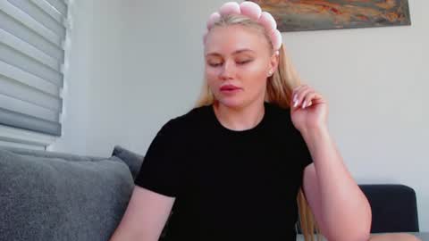 Melania online show from July 22, 11:02 am