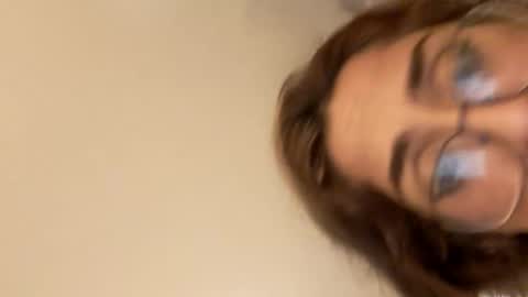 Snapshot of melani_babi chatting on November 20, 5:40 am melani_babi online show from November 20, 5:40 am