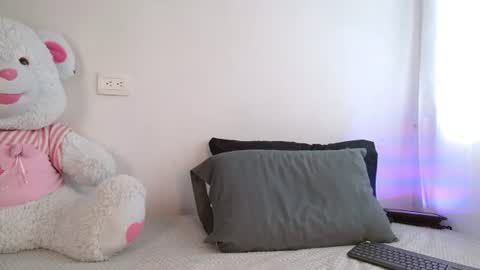 Snapshot of melani_bear chatting on June 10, 4:06 pm MELANI online show from June 10, 4:06 pm