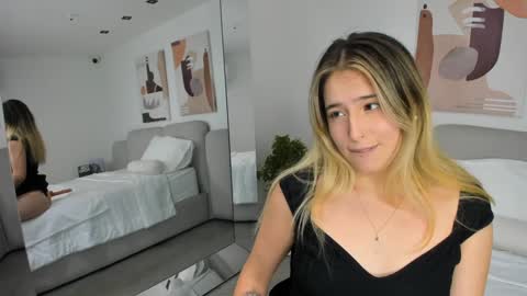 Snapshot of melanie__5 chatting on January 22, 7:57 am Melanie Baez online show from January 22, 7:57 am