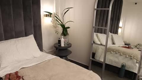 Snapshot of melanie__5 chatting on March 10, 6:27 am Melanie Baez online show from March 10, 6:27 am