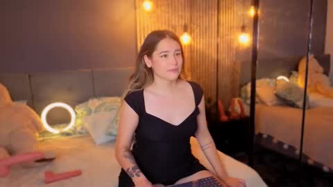 Snapshot of melanie__5 chatting on October 15, 9:48 pm Melanie Baez online show from October 15, 9:48 pm