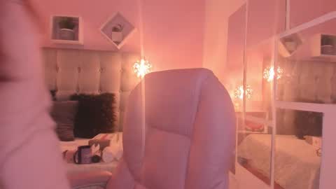 Snapshot of melanie_hh chatting on October 14, 4:02 am Melanie  online show from October 14, 4:02 am