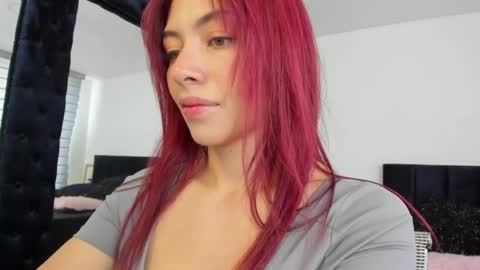 Melanie roux  online show from April 20, 7:04 pm