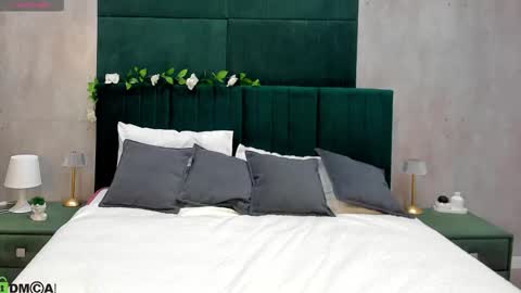 Melanie online show from November 21, 1:15 am